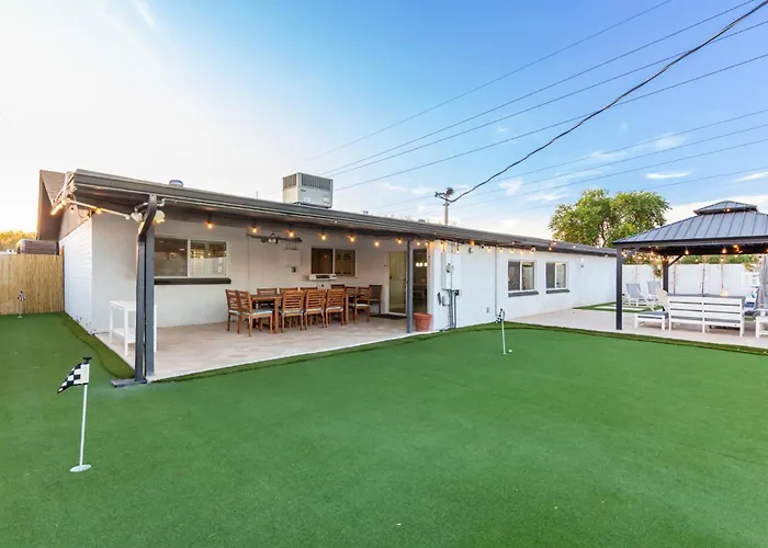 Minutes Old Town Pool Bikes Golf Holiday home